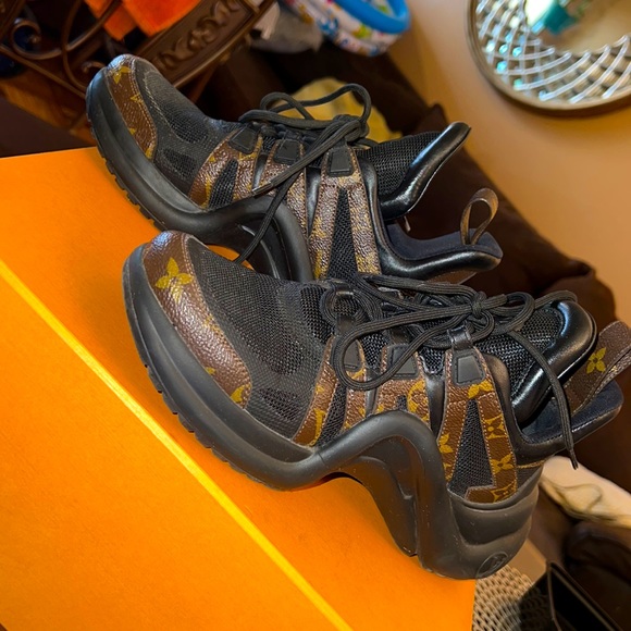 LV Archlight Sneakers - Picture 1 of 4